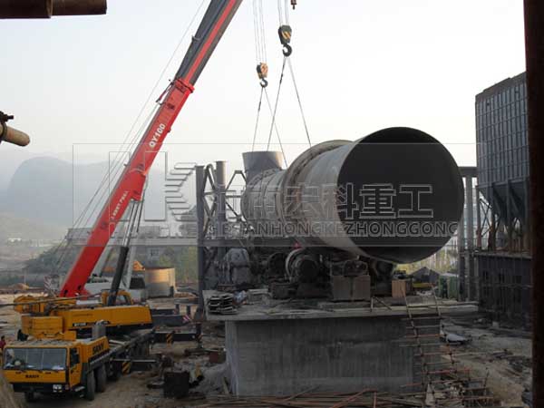 遼寧丹東頁巖陶?；剞D窯安裝現場